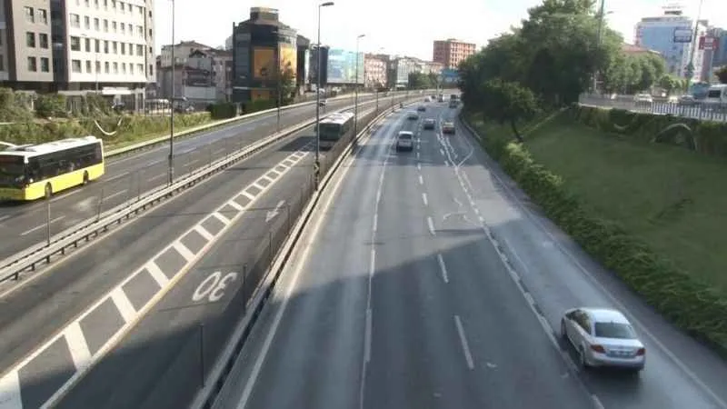İstanbul’da haftanın ilk günü yollar boş kaldı